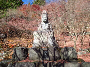 船尾像と紅葉(12月6日)